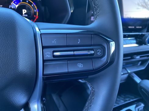 Used 2025 Chevrolet Colorado W/T w/ WT Convenience Package II image 19