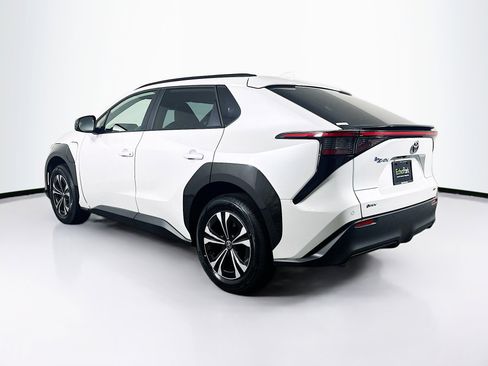 Used 2024 Toyota bZ4X XLE w/ Weather Package image 5