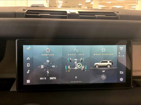 Used 2021 Land Rover Defender 110 image 35