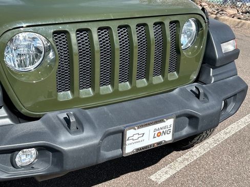 Used 2023 Jeep Wrangler Sport image 23