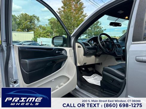 Used 2017 Dodge Grand Caravan SXT image 9