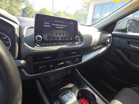 Used 2025 Nissan Rogue SV AWD/4WD image 19