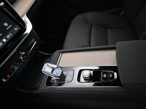 New 2026 Volvo XC90 B6 Plus w/ Protection Package Premier image 17