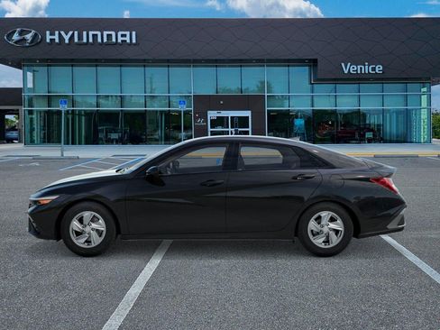 New 2026 Hyundai Elantra SE FWD image 3