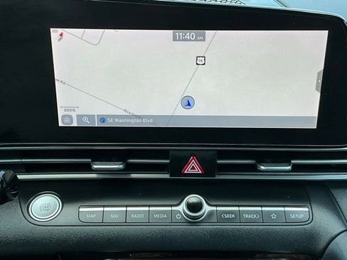 Used 2021 Hyundai Elantra Limited image 11