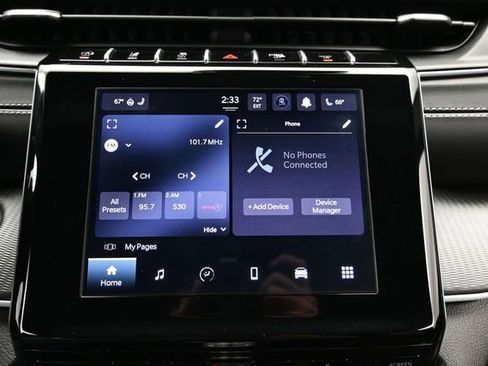 Used 2025 Jeep Grand Cherokee Altitude AWD/4WD image 6