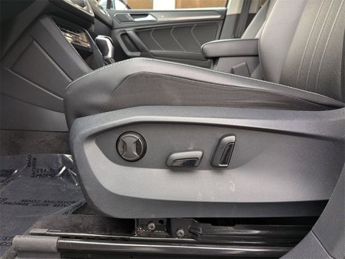 Used 2024 Volkswagen Tiguan SE image 16