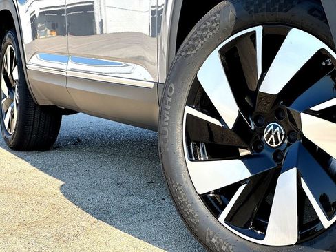 New 2026 Volkswagen Atlas Cross Sport SEL AWD/4WD image 2