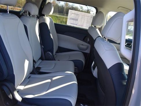 New 2026 Kia Carnival EX image 15