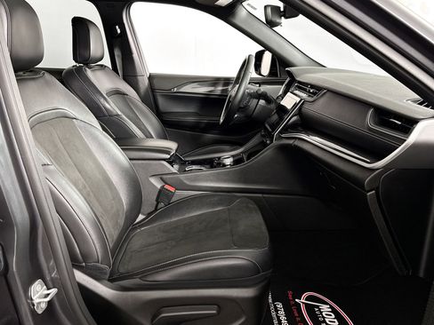 Used 2022 Jeep Grand Cherokee L Laredo image 36