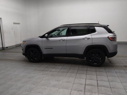 Used 2018 Jeep Compass Latitude FWD image 3