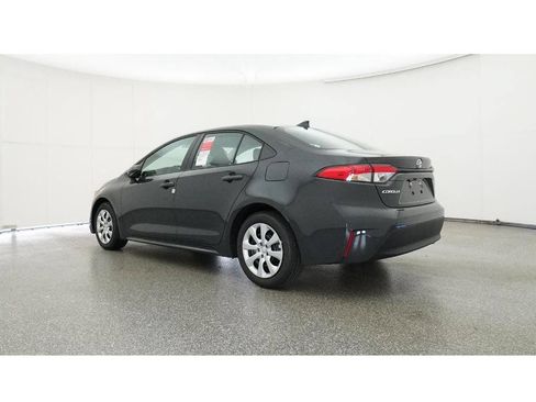 Used 2025 Toyota Corolla LE FWD image 27