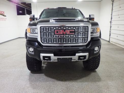 Used 2019 GMC Sierra 2500 Denali w/ Duramax Plus Package AWD/4WD image 6
