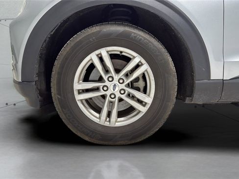 Used 2023 Ford Explorer XLT RWD image 28