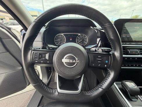 Used 2022 Nissan Pathfinder SV w/ SV Black Package FWD image 21
