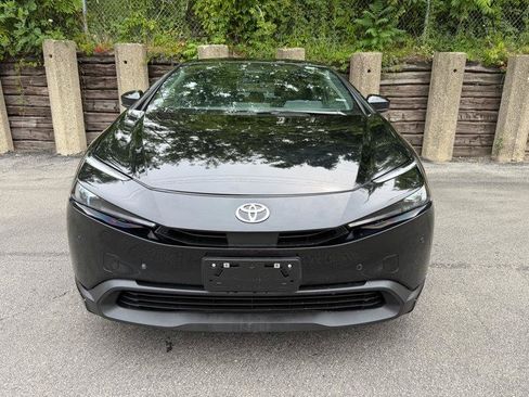 Used 2025 Toyota Prius LE FWD image 2
