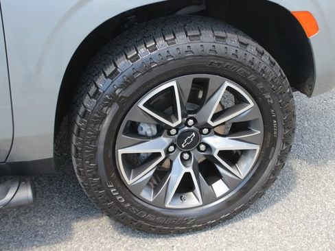 Used 2023 Chevrolet Suburban Z71 w/ Luxury Package AWD/4WD image 38