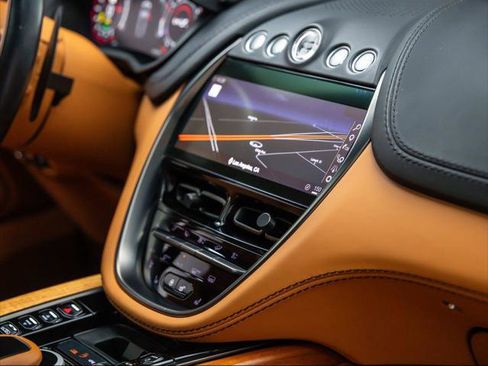 Used 2022 Aston Martin DBX image 29