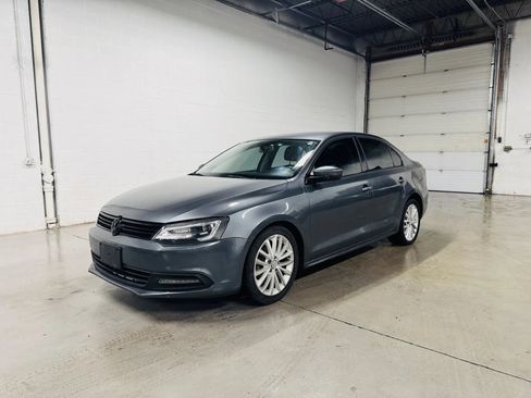 Used 2012 Volkswagen Jetta SEL FWD image 2