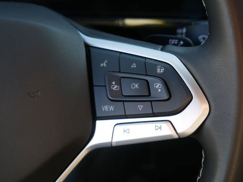 Used 2025 Volkswagen Atlas Cross Sport SE image 25