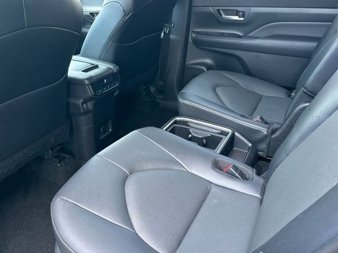 Certified 2025 Toyota Grand Highlander FWD image 12