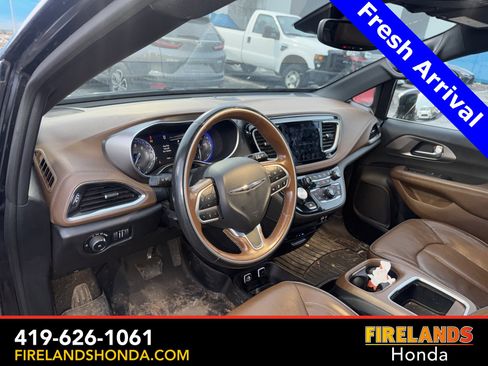 Used 2020 Chrysler Pacifica Limited w/ Tire & Wheel Group image 16