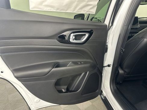 New 2026 Jeep Compass Latitude image 11