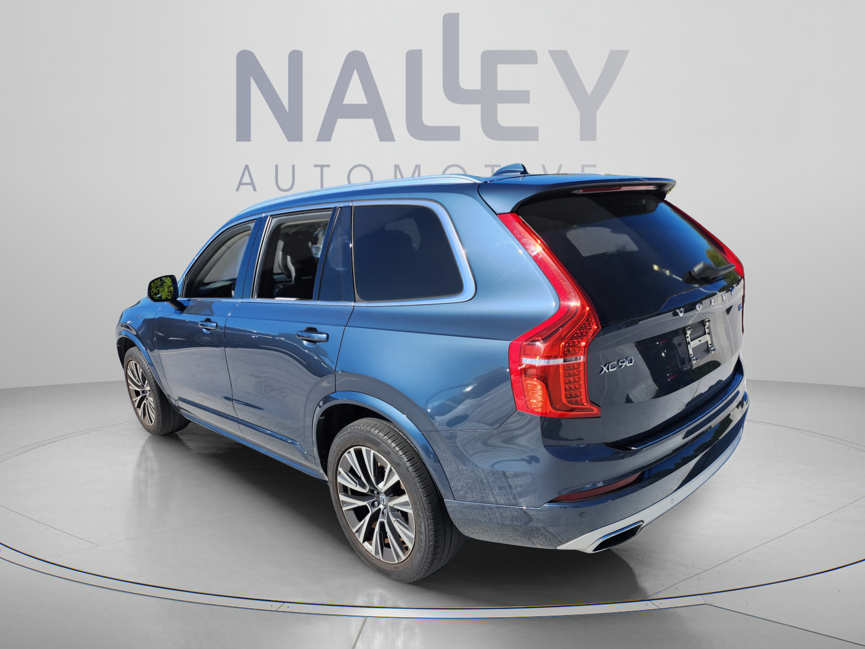 Used 2021 Volvo XC90 T5 Momentum w/ Climate Package FWD image 3
