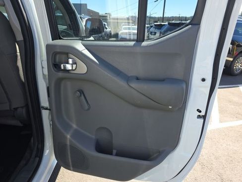 Used 2018 Nissan Frontier S image 20