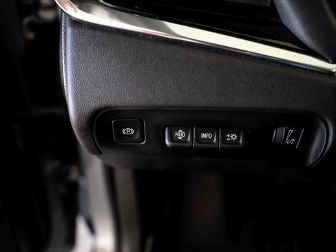 Used 2023 Buick Enclave Avenir image 20