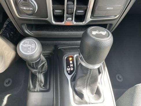Certified 2025 Jeep Wrangler Unlimited Sahara AWD/4WD image 48