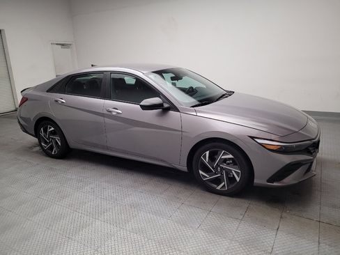 Used 2025 Hyundai Elantra Sport FWD image 11