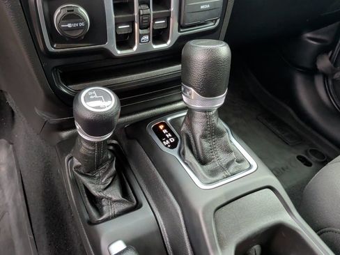 Used 2023 Jeep Gladiator Sport AWD/4WD image 31