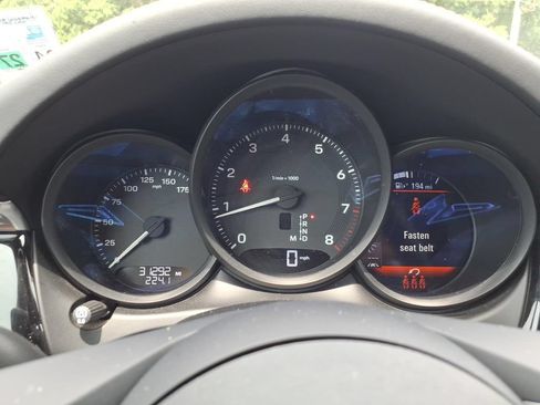 Certified 2024 Porsche Macan AWD/4WD image 27