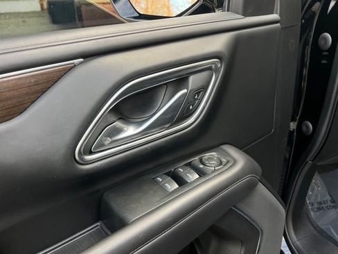 Used 2022 GMC Yukon XL SLE w/ Gmc Pro Safety Plus Package image 11