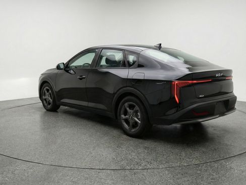 Used 2025 Kia K4 LXS image 6