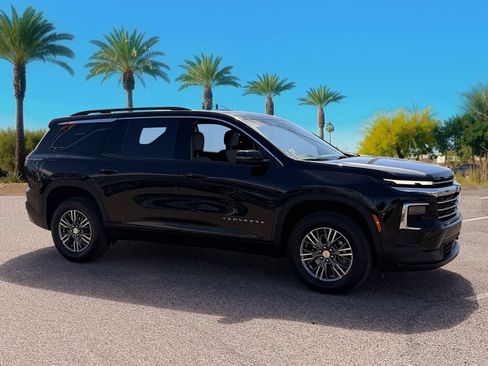 Used 2026 Chevrolet Traverse LT w/ Driver Confidence Package FWD image 8