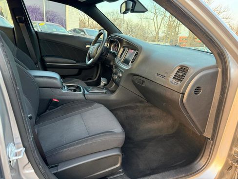 Used 2016 Dodge Charger SXT image 18