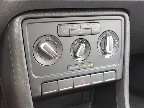 Used 2014 Volkswagen Beetle 2.5 image 22