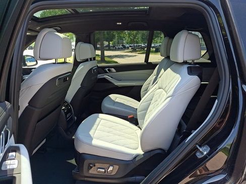 Used 2024 BMW X7 xDrive40i w/ M Sport Package AWD/4WD image 12
