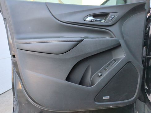 Used 2023 Chevrolet Equinox Premier image 27