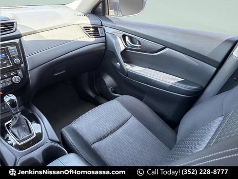 Used 2019 Nissan Rogue SV FWD image 25
