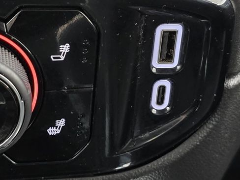 Used 2024 Chevrolet Silverado 1500 LT Trail Boss w/ Convenience Package II image 7