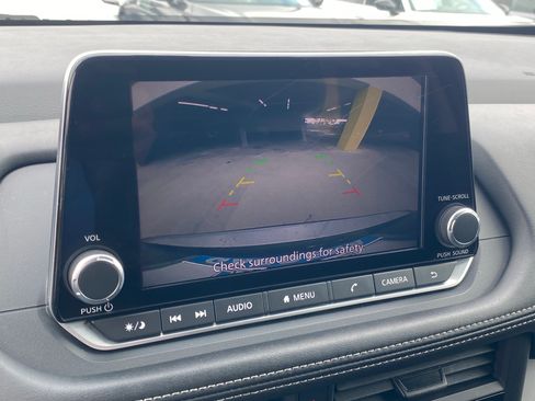 Used 2024 Nissan Rogue S FWD image 19