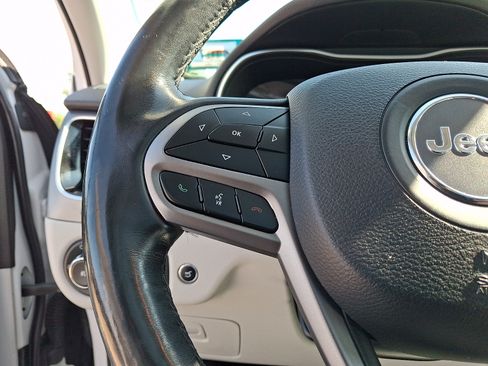 Used 2019 Jeep Cherokee Limited w/ Luxury Group AWD/4WD image 22
