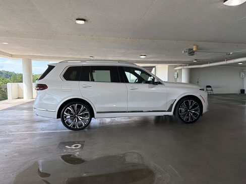 Used 2024 BMW X7 xDrive40i w/ Premium Package AWD/4WD image 7
