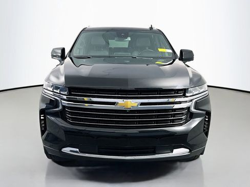 Used 2023 Chevrolet Suburban LT w/ Luxury Package RWD image 2