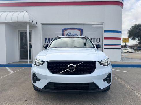 Used 2024 Volvo XC40 B5 Plus w/ Protection Package Premier image 9