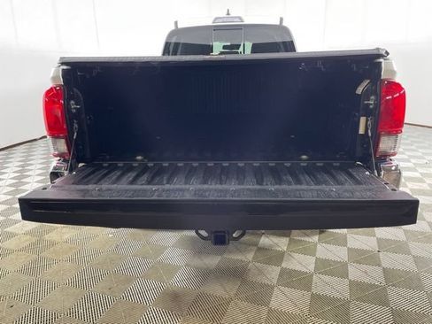 Used 2022 Toyota Tacoma SR5 AWD/4WD image 9