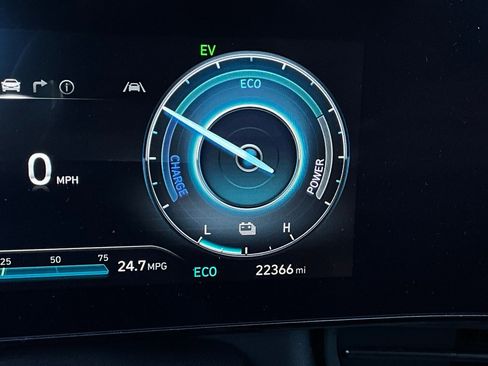 Used 2025 Hyundai Elantra Limited image 36